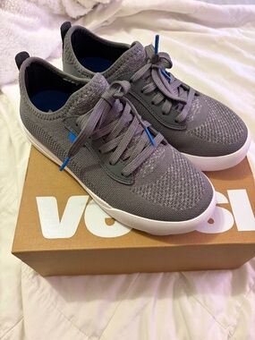 women’s Vessi Weekender Size 7